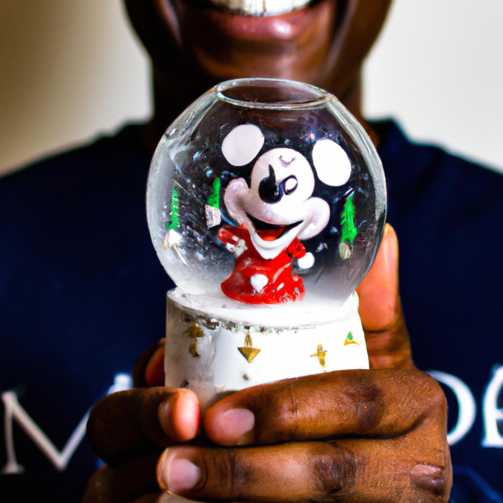 Take the magic of Disney with you wherever you go with this Mickey Mouse snow globe sipper